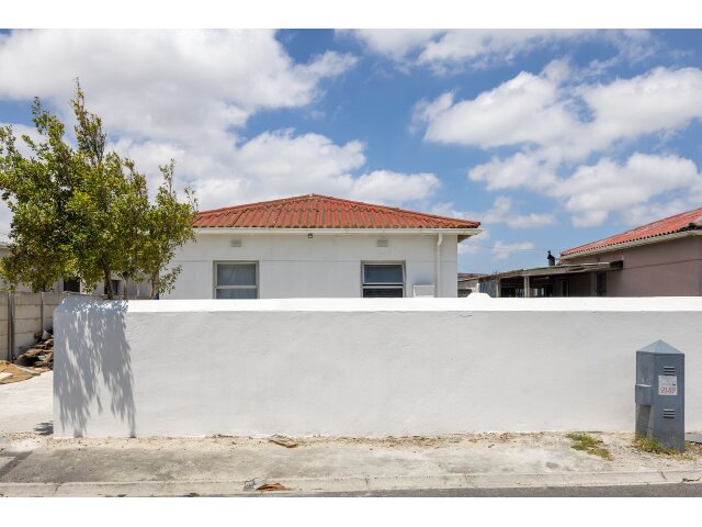 <!--[if BLOCK]><![endif]--> 8  Plettenberg Street, Brooklyn, Milnerton <!--[if ENDBLOCK]><![endif]-->